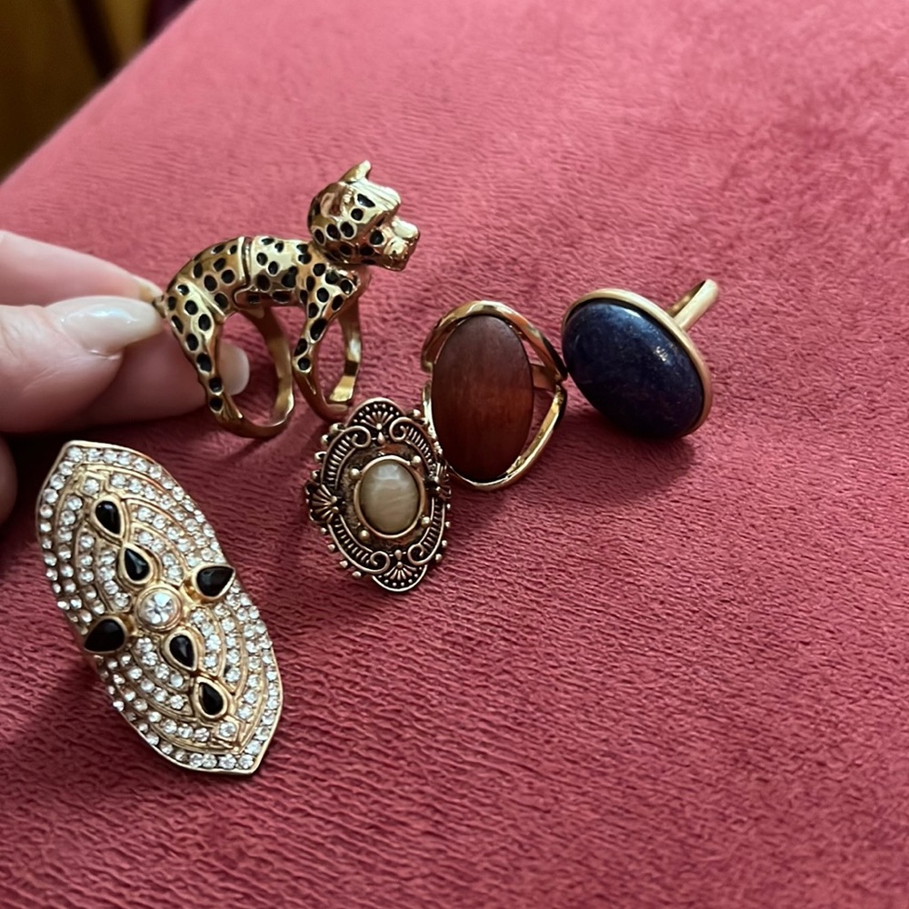 Lot of various rings. 2 stretch rings.